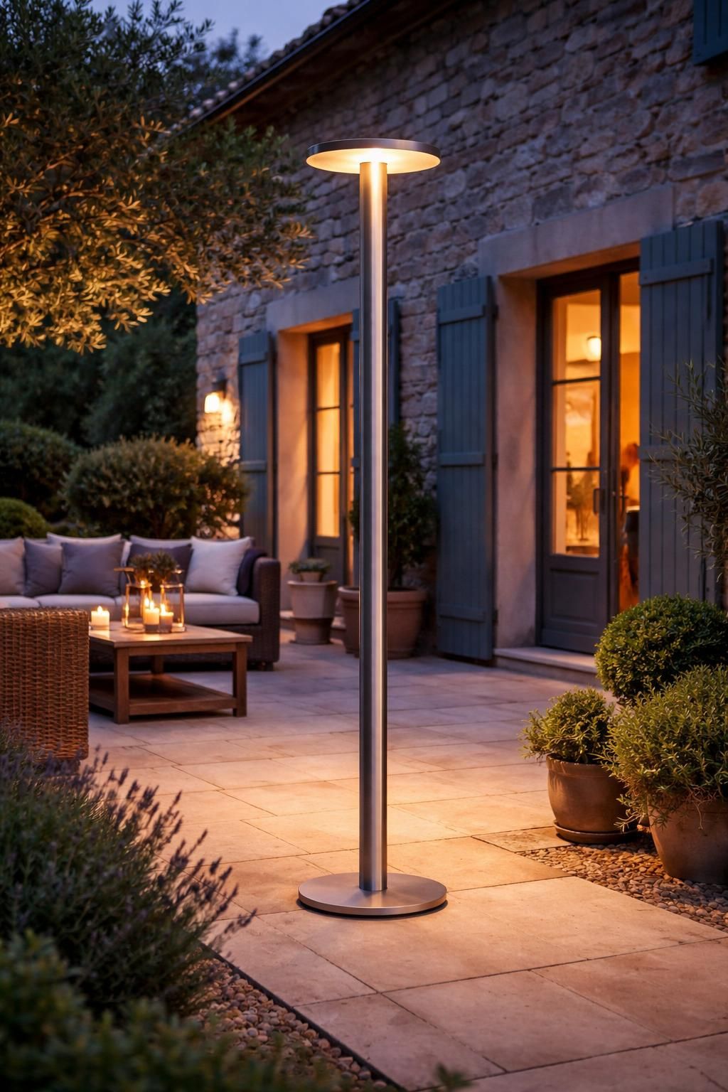 découvrez nos conseils pour choisir le lampadaire de jardin idéal et illuminer parfaitement votre espace extérieur avec style et efficacité.